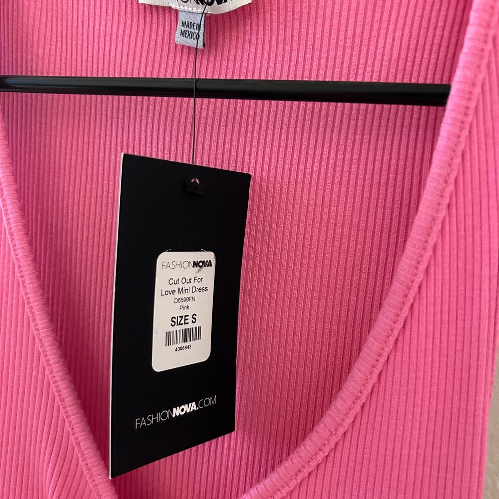 Fashion Nova Pink V-Neck Sweater with Ribbed Texture